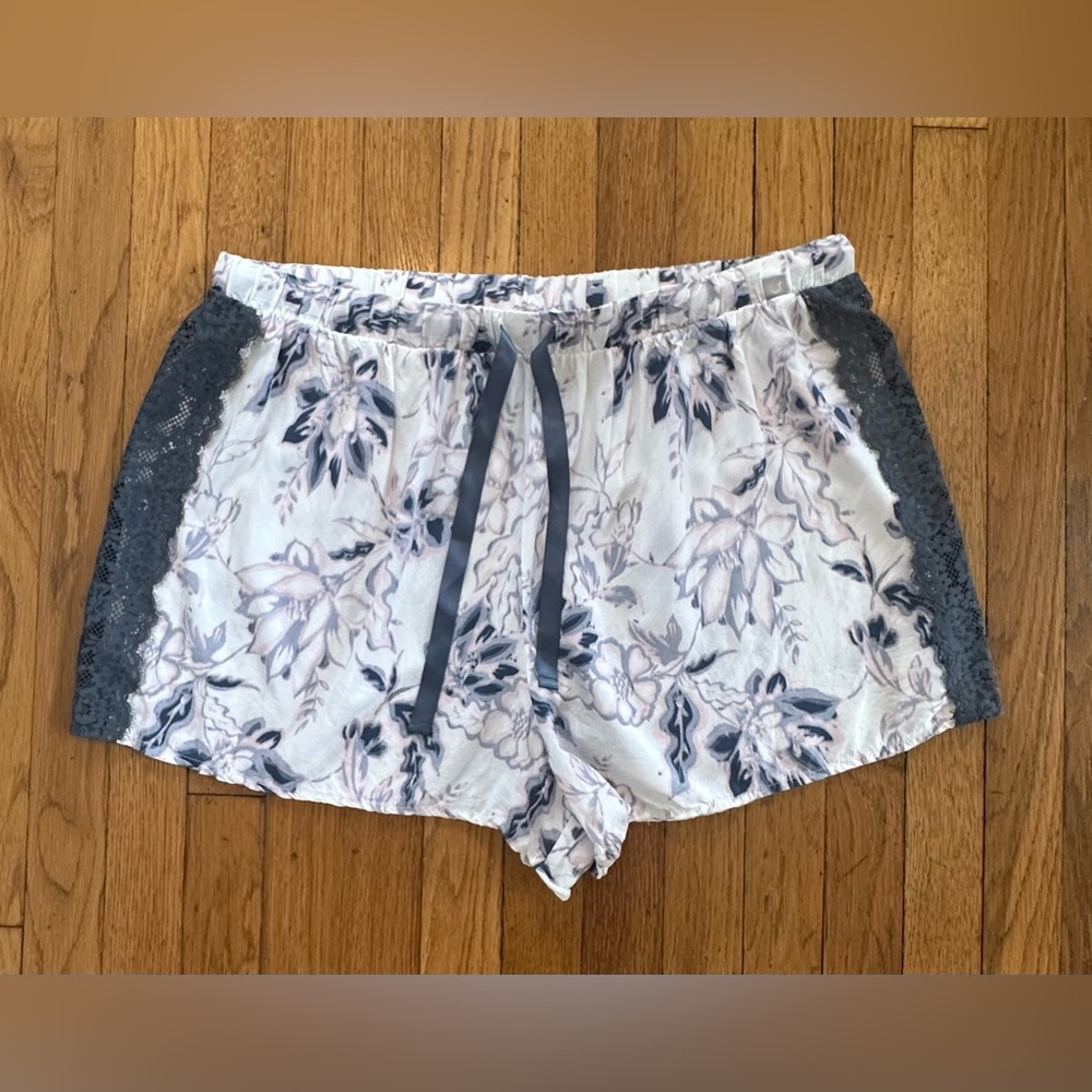 Cacique Sleepwear Woven Eyelash Lace-Trim Sleep Short. Size 18